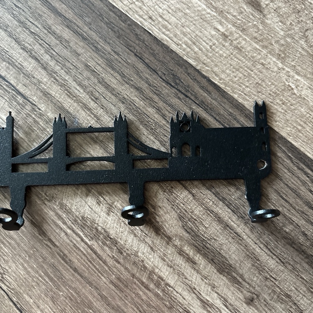 London Skyline metal Key Holder for wall. 11.5" long. Souvenir gift - Picture 4 of 8